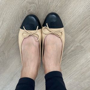 Chanel ballet flats in beige and black